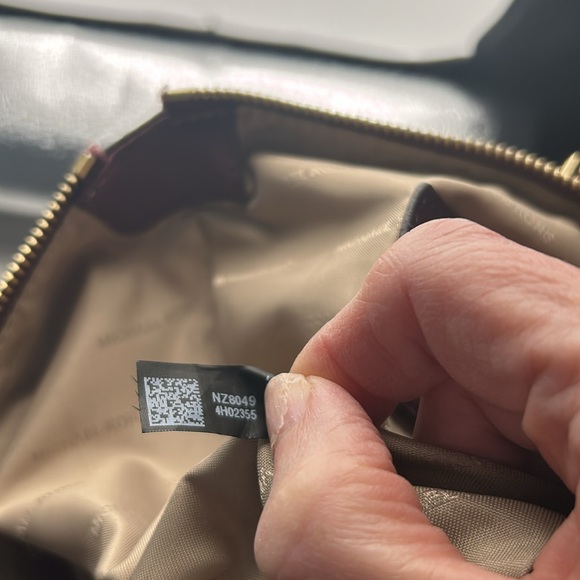 Michael Kors Medium Tote Saffiano Leather Merlot EUC - Picture 16 of 16